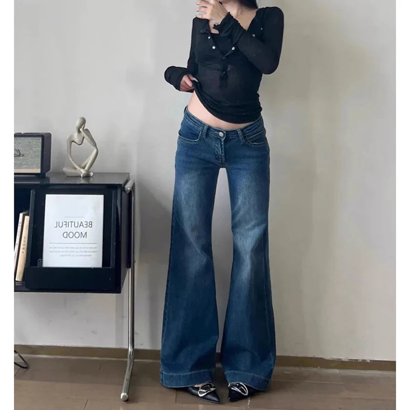 Low-Rise Flare Jeans - Dark blue - Cowboy Outpost